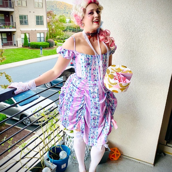 Meet your Posher, Emily! - Picture 3 of 3